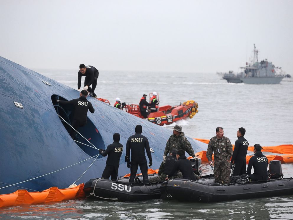 PHOTO: South Korean rescue team members search for passengers aboard a ferry sinking off South Koreas southern coast near Jindo, south of Seoul, South Korea on April 17, 2014.