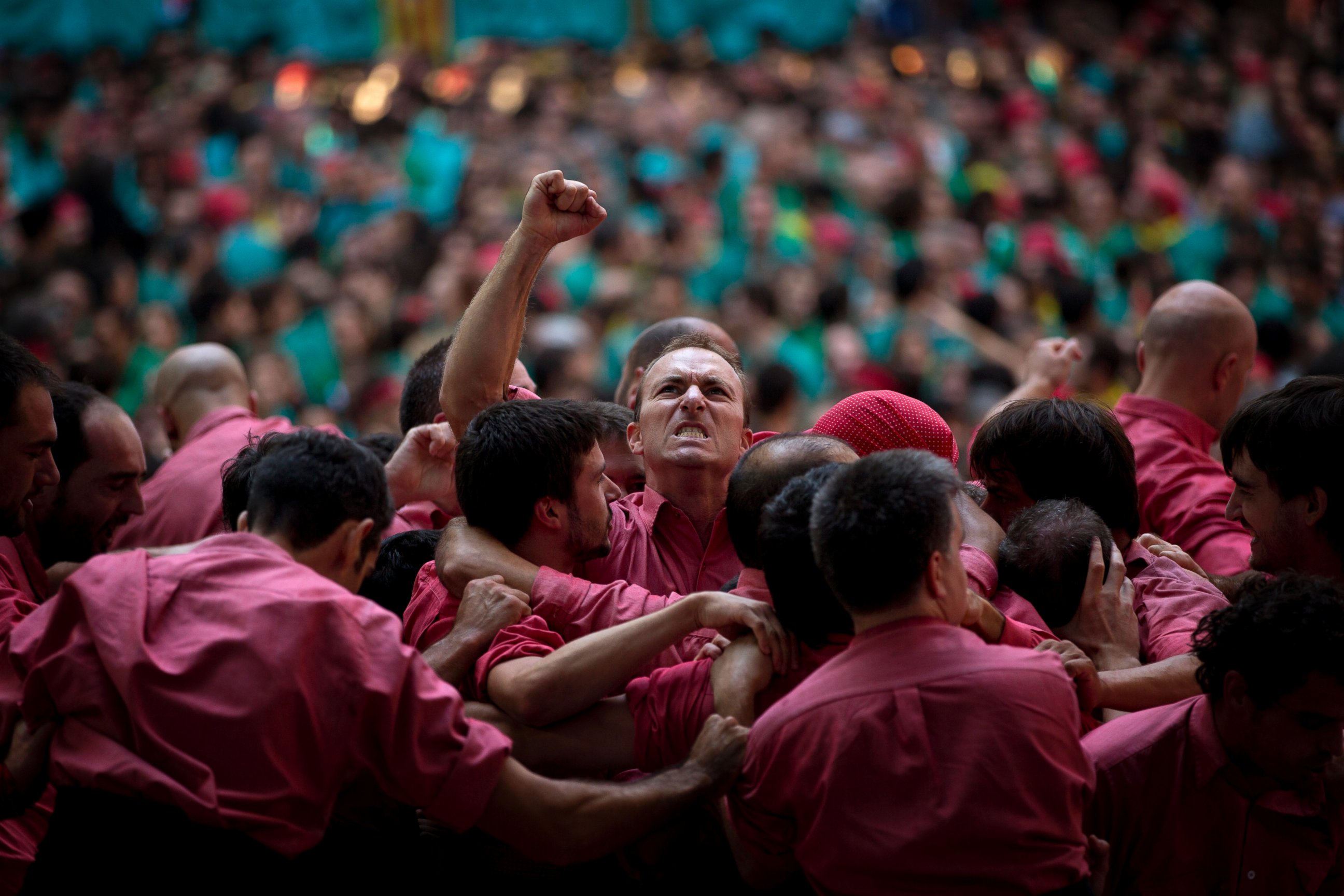 Ахиллесово столпотворение. Столпотворение людей. Столпотворение. Human Tower.