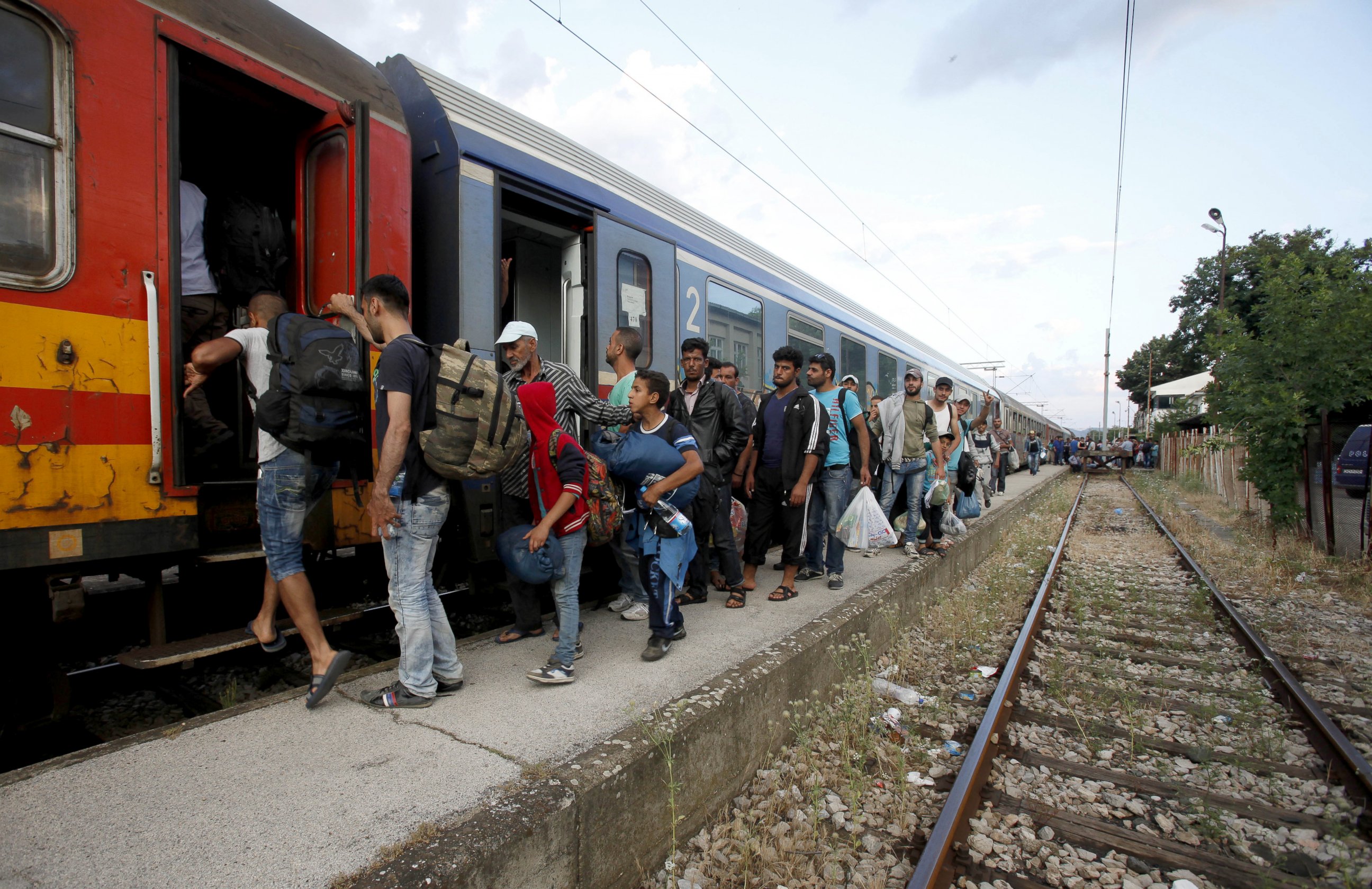 PHOTO: Migrants from Syria and Afghanistan board a train to Serbia at the railway station in the southern Macedonian town of Gevgelija, June 22, 2015.