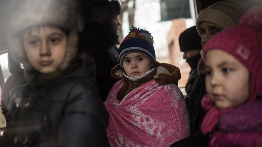 Desperate Civilians Evacuate Ukraine During Humanitarian Truce - ABC News