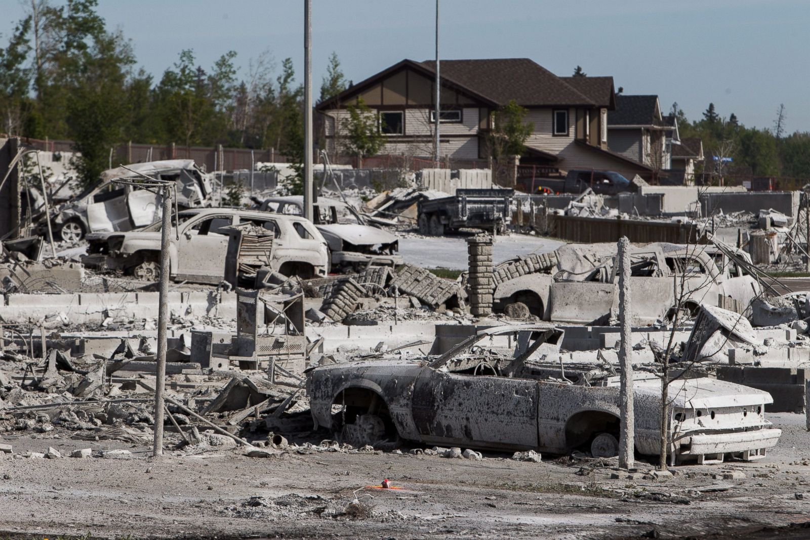 Wildfire Forced Evacuation Of Fort Mcmurray Canada Photos Image 201