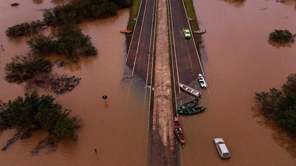 Brasil yang dilanda banjir terus menderita akibat naiknya permukaan air sungai, dan 149 orang dipastikan tewas