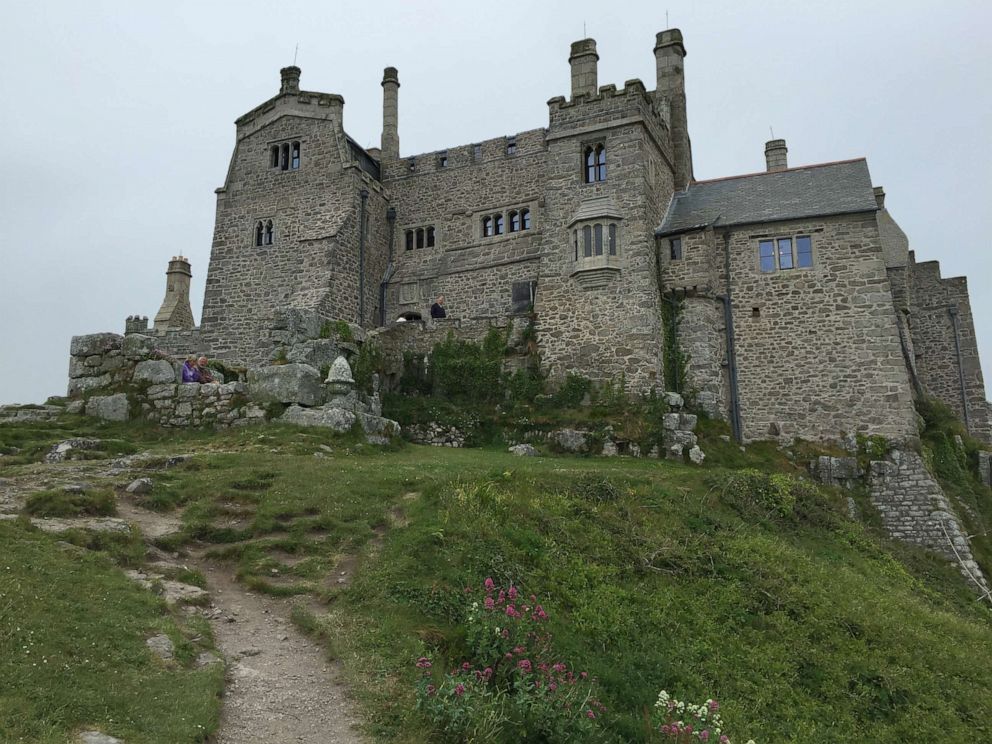 PHOTO: Castle on St. Michael's Mount Cornwall, England