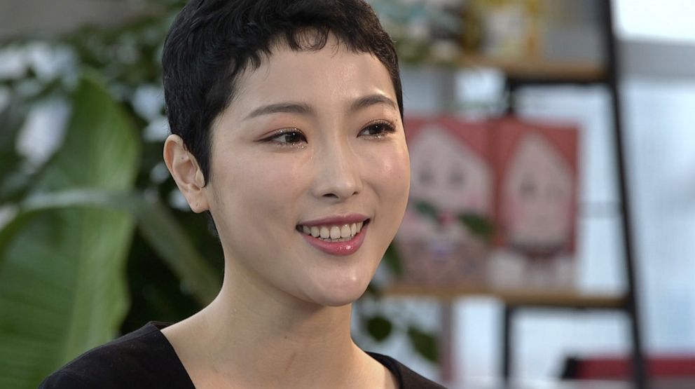 South Korean beauty blogger inspires others by sharing cancer battle - ABC  News