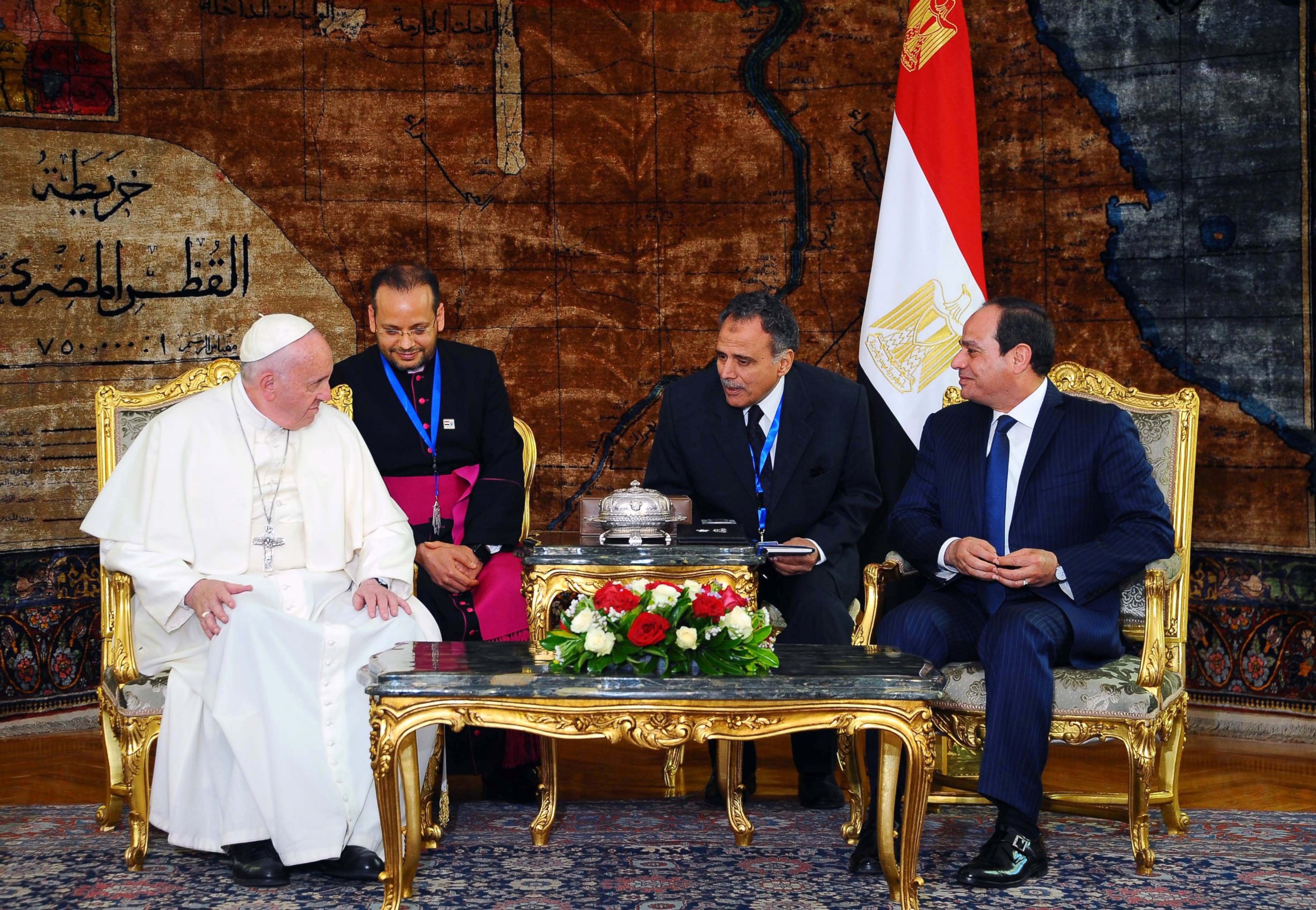 PHOTO: Egyptian President Abdel Fattah al-Sisi (R) meeting with Pope Francis at the Presidential Palace in Cairo, Egypt, April 28, 2017. 