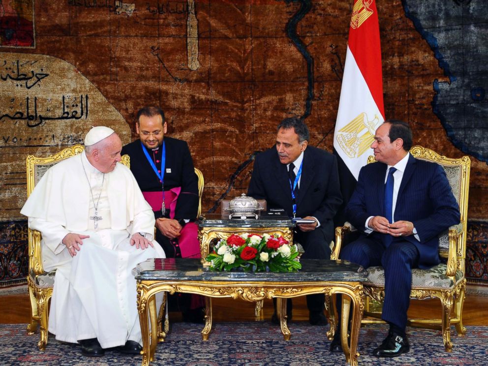 PHOTO: Egyptian President Abdel Fattah al-Sisi (R) meeting with Pope Francis at the Presidential Palace in Cairo, Egypt, April 28, 2017.