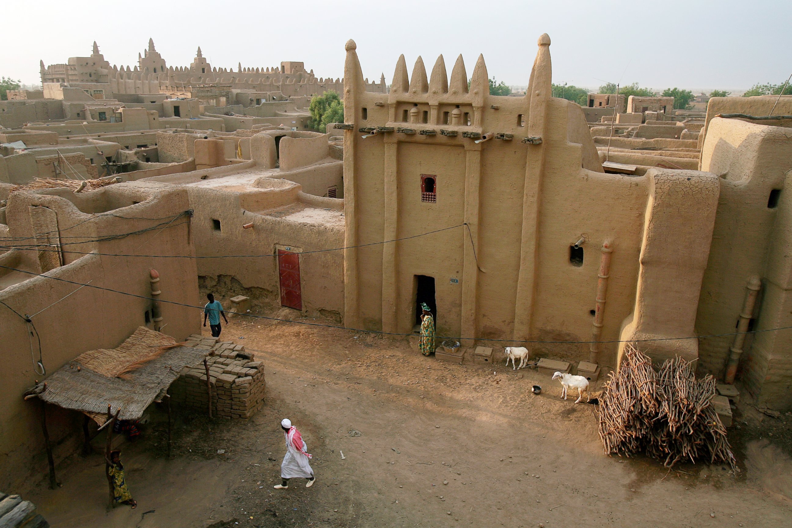 PHOTO: People walk the alleyways between mud-brick buildings in the ancient town of Djenne, Mali in this April 29, 2007 file photo.