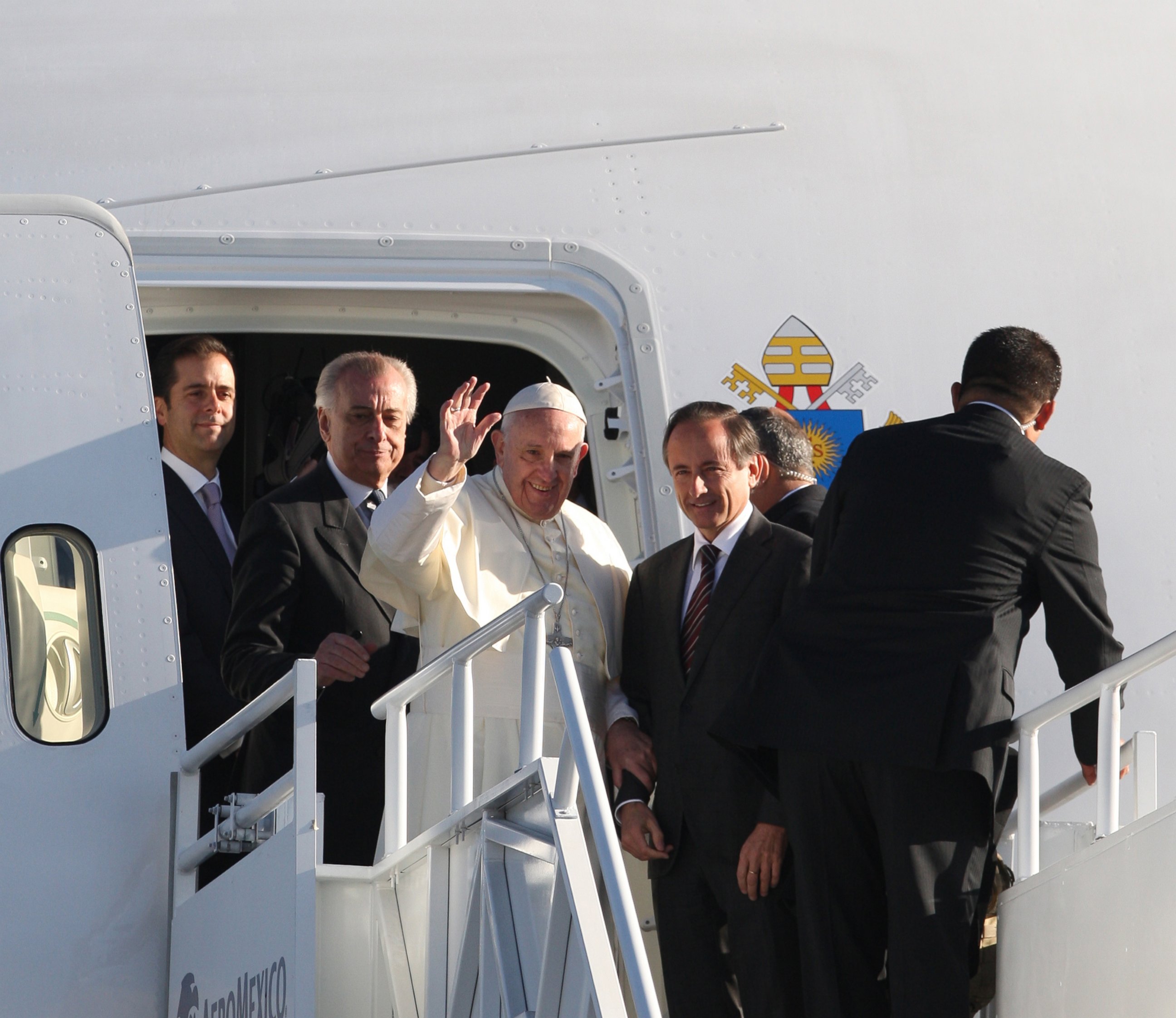 PHOTO: Pope Francis waves goodbye from the plane at the Benito Juarez International Airport in Mexico City, Mexico, Feb. 17, 2016. 