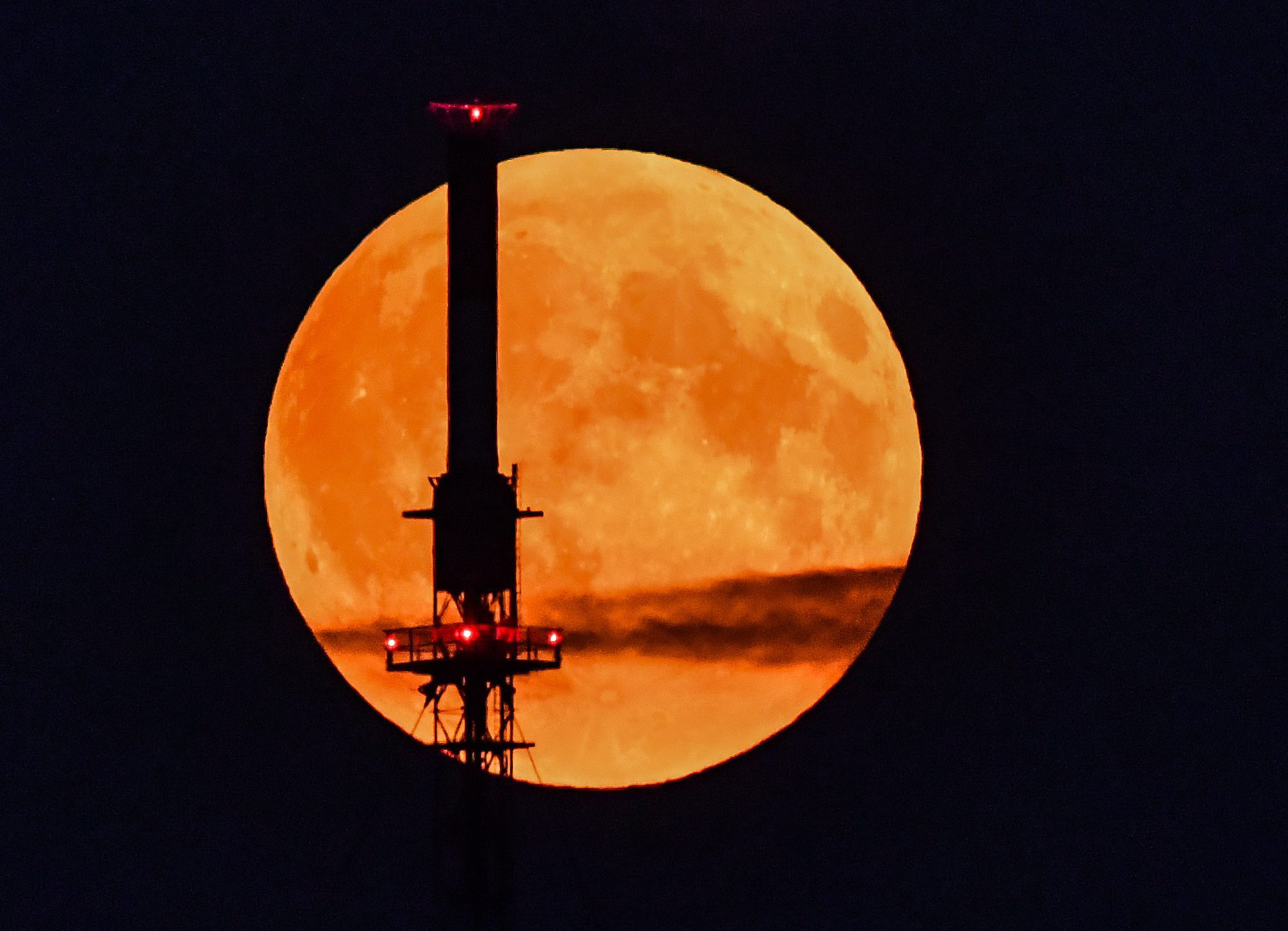 images-of-the-harvest-moon-from-around-the-world-photos-abc-news