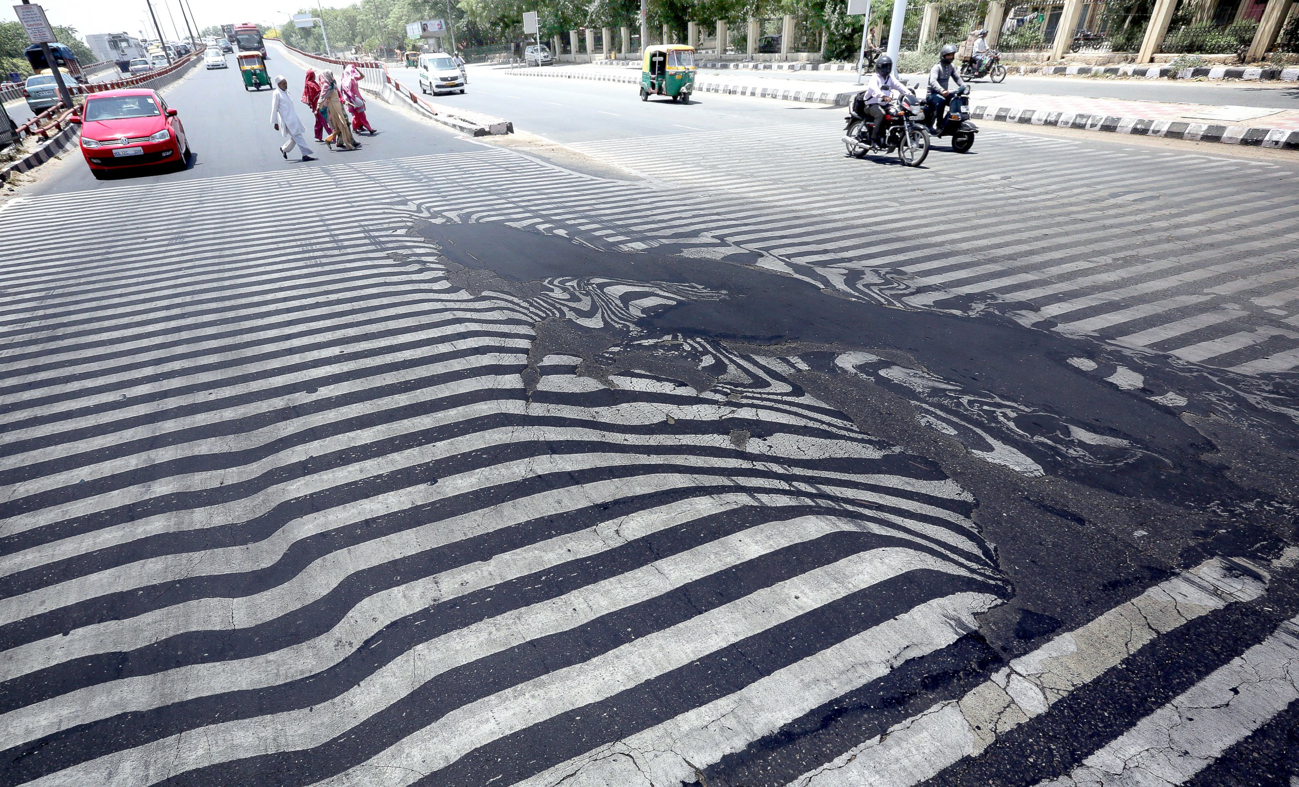 PHOTO: Road markings appear distorted as the asphalt starts to melt due to the high temperature in New Delhi, May 27, 2015.