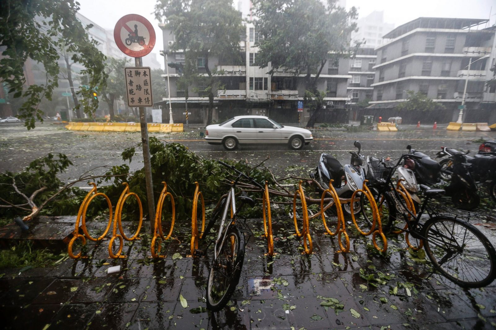 Super Typhoon Hits Taiwan, China Photos | Image #181 - ABC News