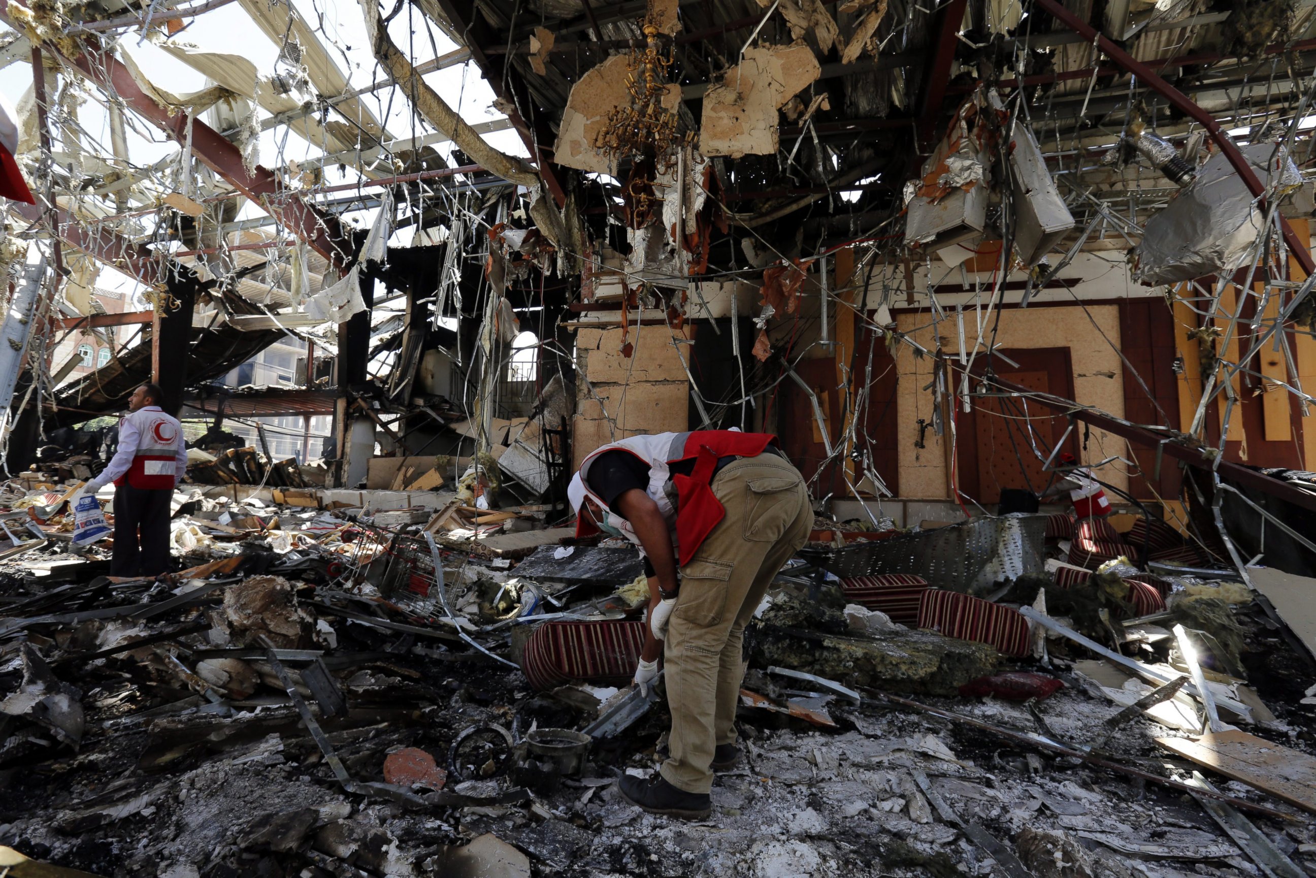 PHOTO: Members of Yemen Red Crescent Society look for remains of airstrikes victims inside the destroyed funeral hall a day after Saudi-led airstrikes targeted it, in Sana'a, Yemen, Oct. 9, 2016.