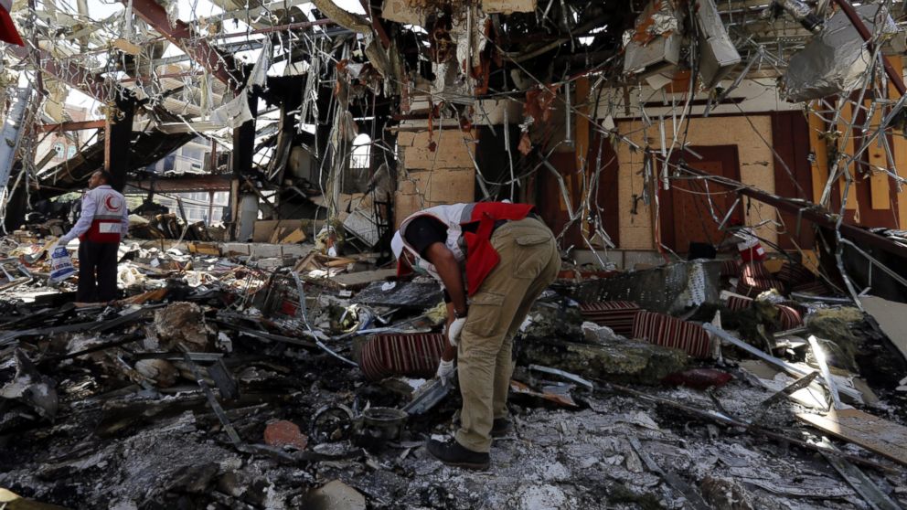 PHOTO: Members of Yemen Red Crescent Society look for remains of airstrikes victims inside the destroyed funeral hall a day after Saudi-led airstrikes targeted it, in Sana'a, Yemen, Oct. 9, 2016.