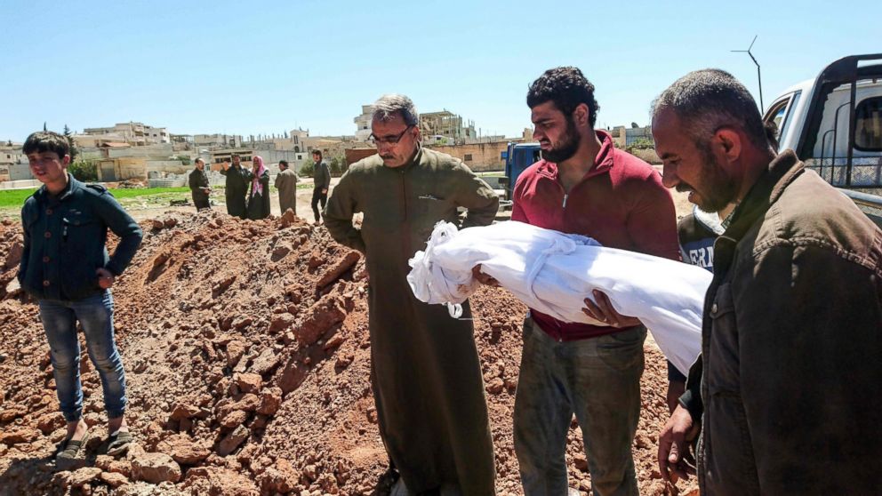 PHOTO: Syrians bury the bodies of victims of a a suspected toxic gas attack in Khan Sheikhun, a nearby rebel-held town in Syria's Idlib province, April 5, 2017.