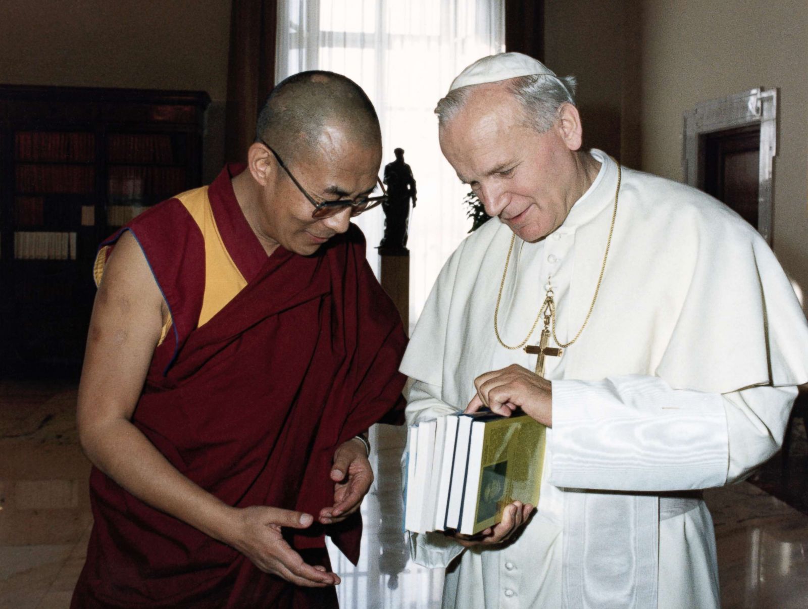 His Holiness the Dalai Lama through the years Photos | Image #41 - ABC News