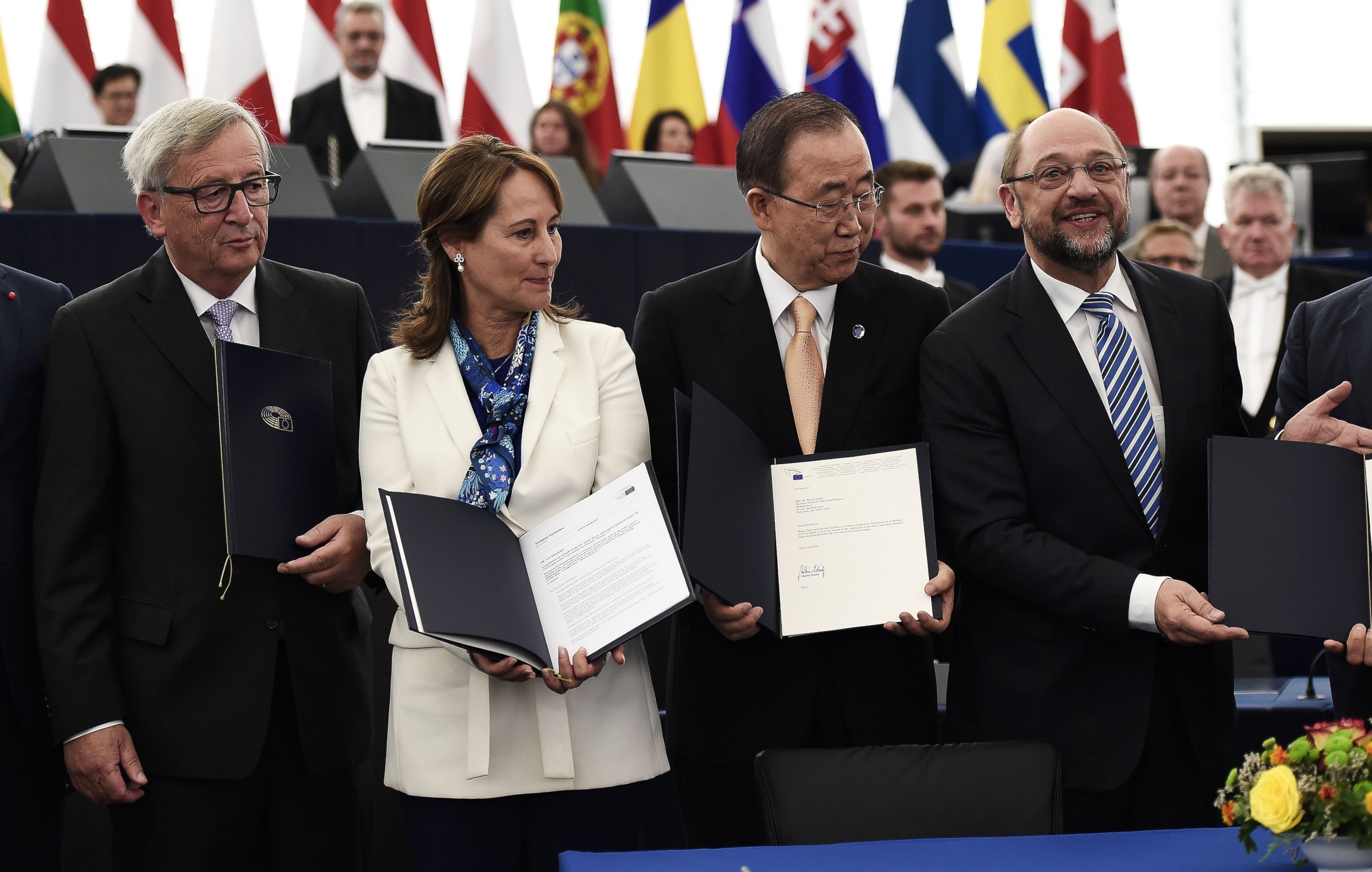 PHOTO: European Commission's President Jean-Claude Juncker, France's Minister for Ecology, Sustainable Development/Energy Segolene Royal, UN Secretary-General Ban Ki-moon and European Parliament President Martin Schulz in France, on Oct. 4, 2016.

