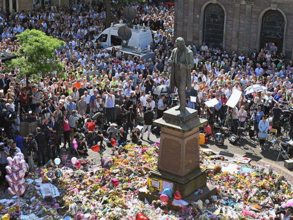 PHOTO: Members of the public observe a national minutes silence in remembrance of all those who lost their lives in the Manchester Arena attack, on May 25, 2017, in Manchester.