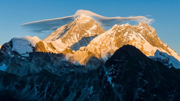 In deadly climbing season at Everest, crowds add to high risks - ABC News