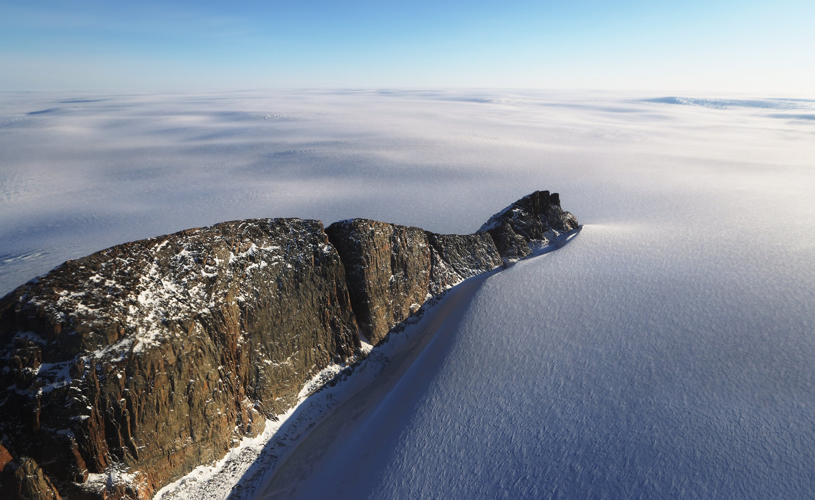 Длина реки гренландия. Гренландия (остров). Море Баффина. Остров Гренландия из космоса. Горы Баффина.