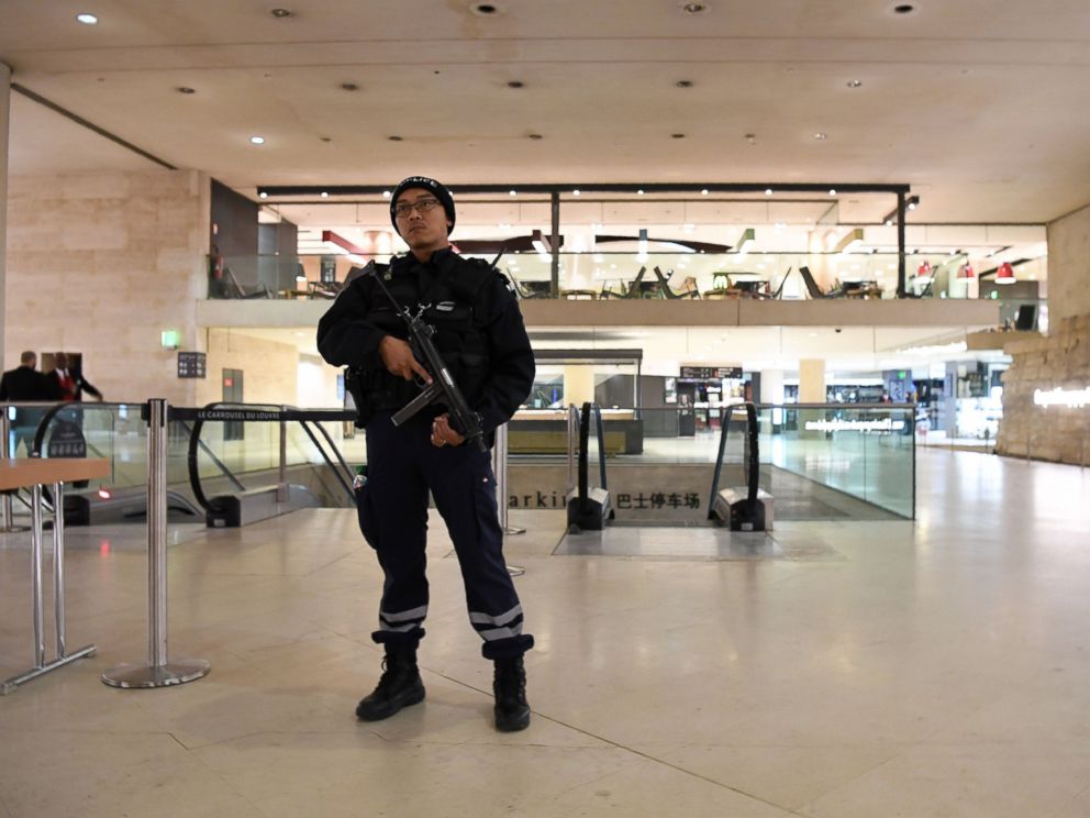 PHOTO: An armed French policeman patrols at the Louvre Museum, Feb. 3, 2017 in Paris, after a soldier patrolling at the museum shot and seriously injured a machete-wielding man, police said.
