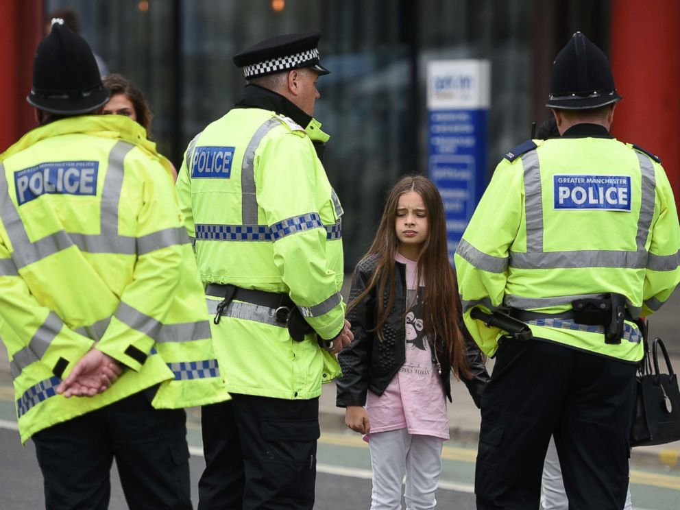 PHOTO: Police talk to people affected by the explosion at Manchester Arena in Manchester, England, May 23, 2017.