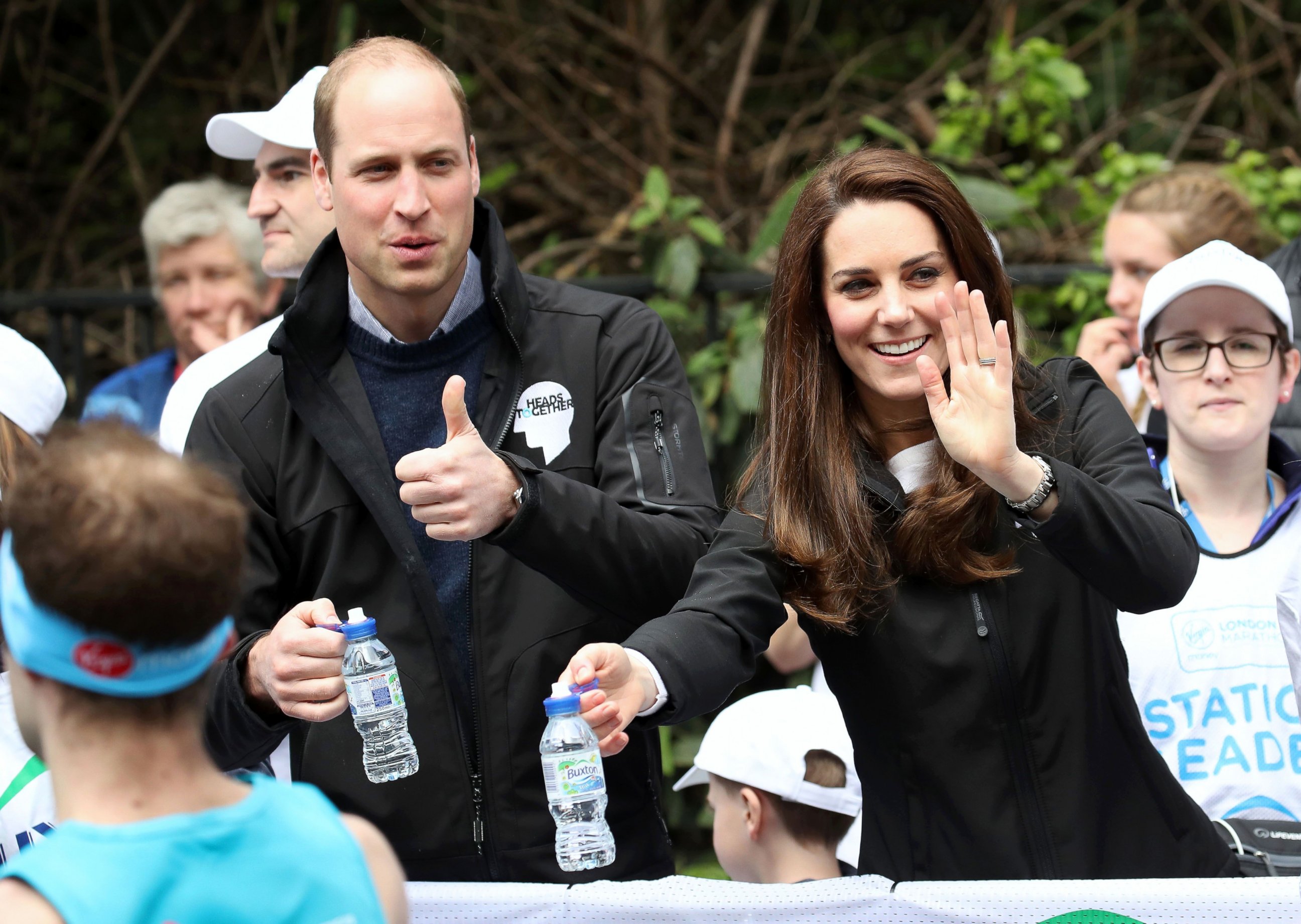 PHOTO: Britain's Prince William, Duke of Cambridge and Britain's Catherine, Duchess of Cambridge hand out water to runners during the 2017 London Marathon in London, April 23, 2017. 
