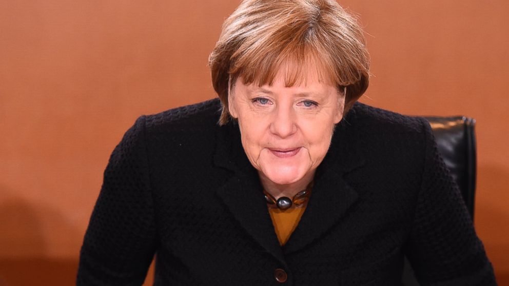 PHOTO:German Chancellor Angela Merkel arrives for the weekly cabinet meeting, Jan. 6, 2016. 