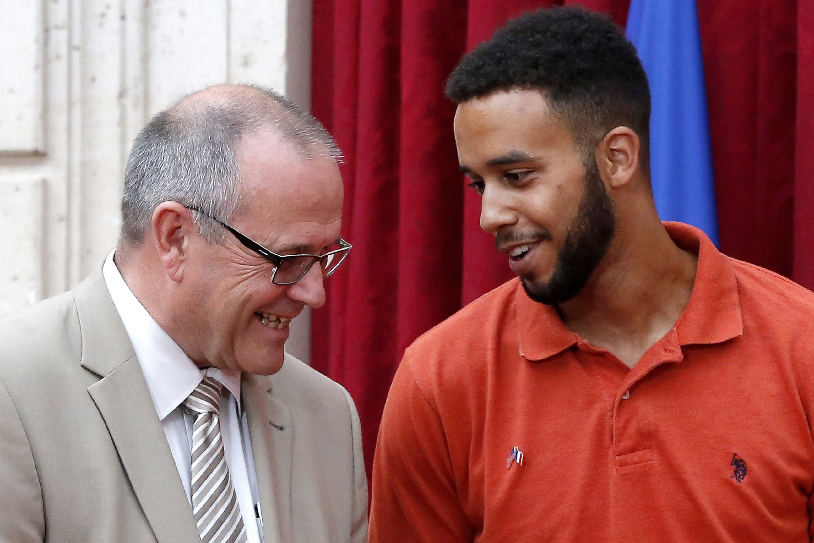 PHOTO: Anthony Sadler talks with British business consultant Chris Norman on August 24, 2015  during a reception at the Elysee Palace in Paris.