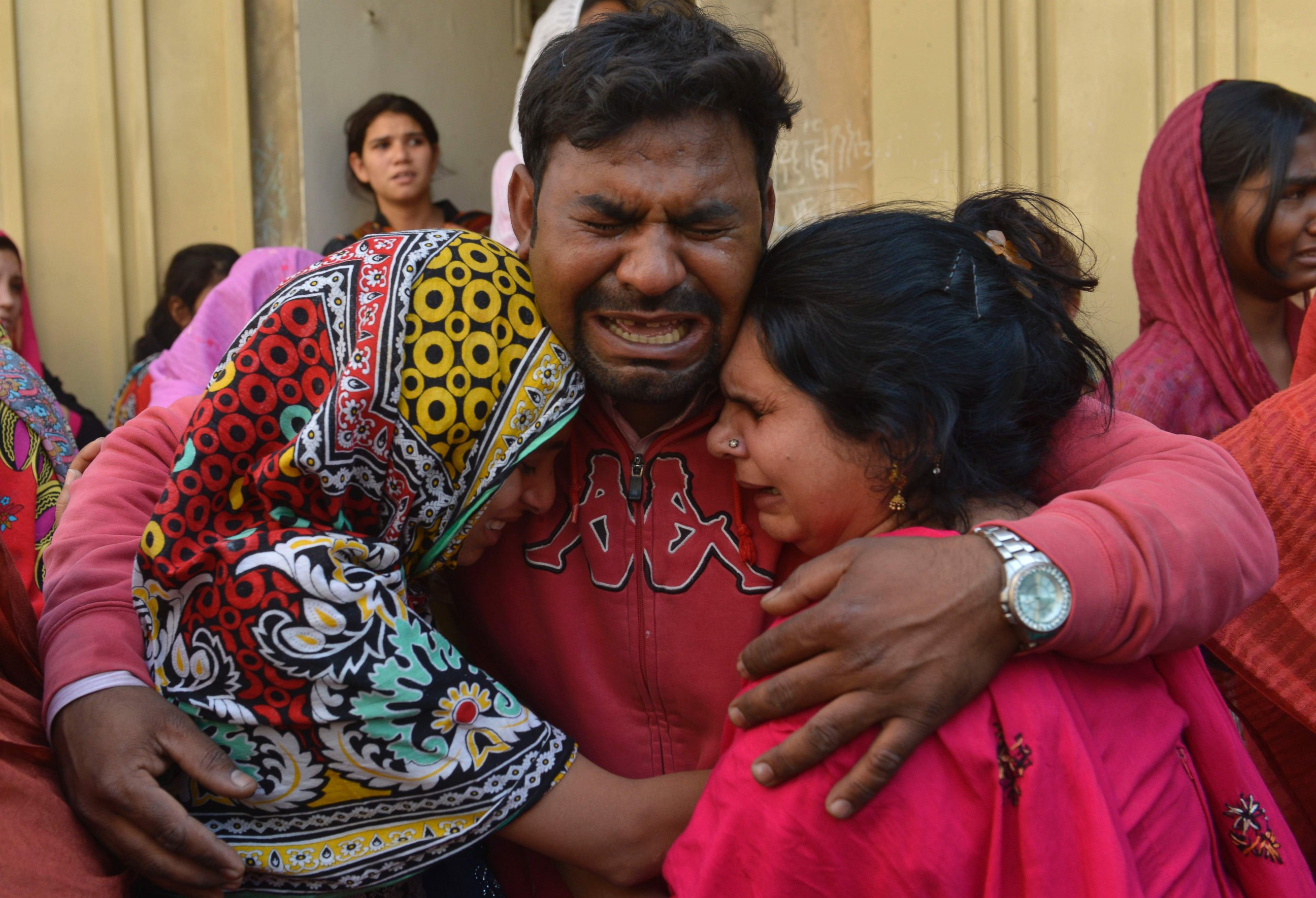 PHOTO: Pakistani Christians mourn the death of a blast victim of the March 27 suicide bombing, in Lahore, Pakistan on March 28, 2016.  