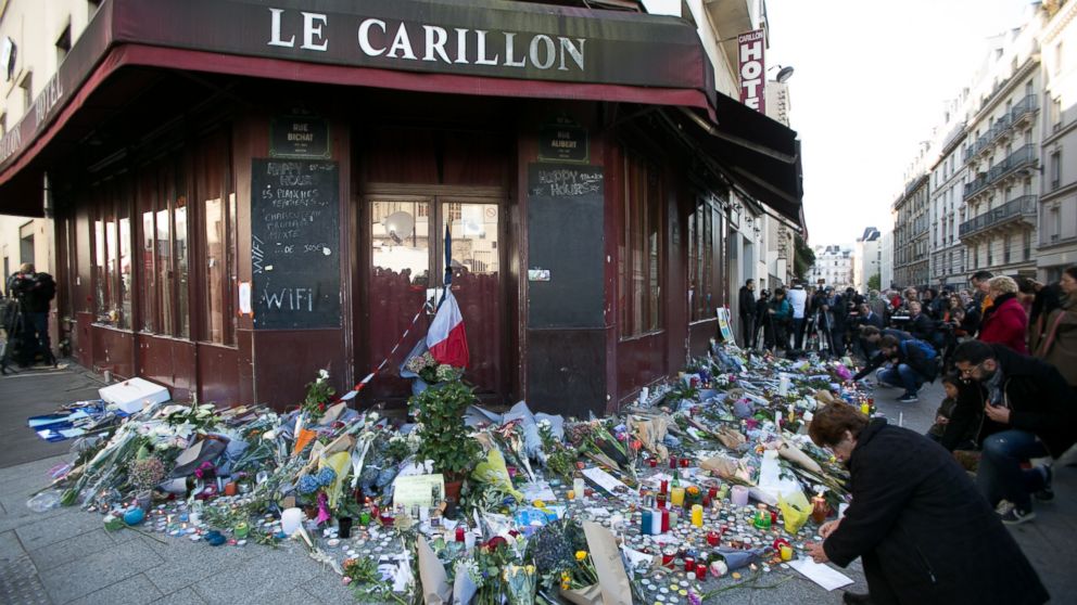 PHOTO: Members of the public gather to lay flowers and light candles at 'Le Carillon' restaurant on 'Rue Bichat' following the terrorist attacks on November 13, 2015 in Paris, France. 