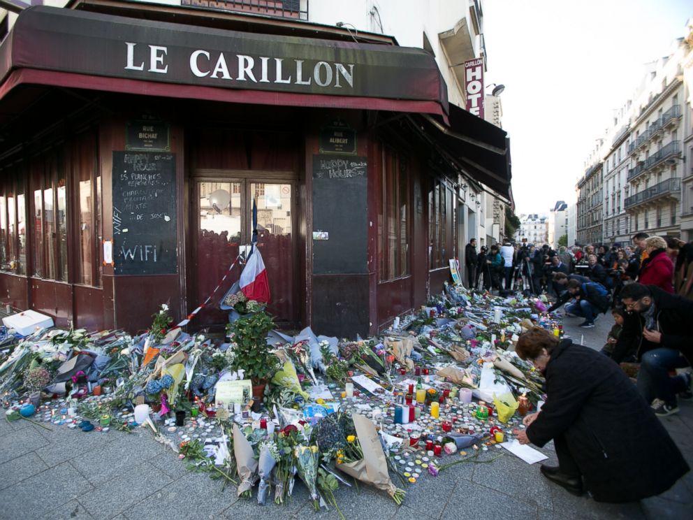 PHOTO: Members of the public gather to lay flowers and light candles at Le Carillon restaurant on Rue Bichat following the terrorist attacks on November 13, 2015 in Paris, France.