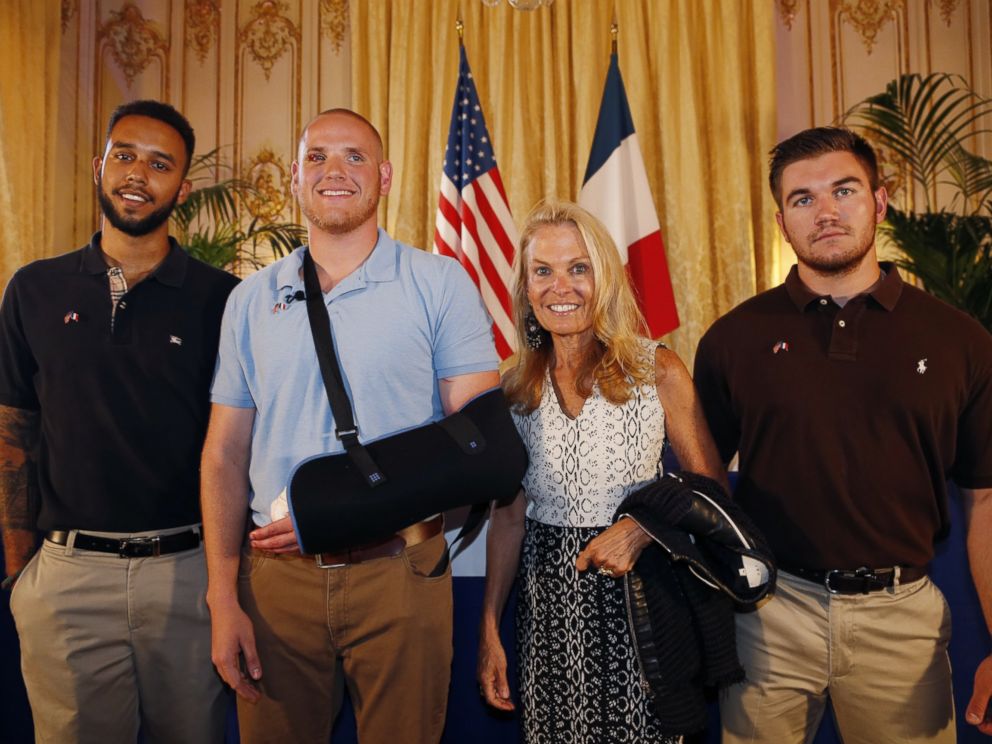 PHOTO: Anthony Sadler (L), Spencer Stone (2nd L), Alek Skarlatos (R) and U.S. ambassador to France Jane Hartley (2nd R) pose after a press conference at the U.S. embassy in Paris, Aug. 23, 2015.