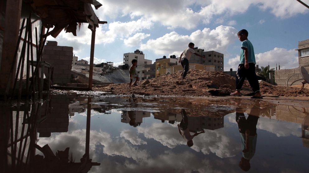 Palestinians inspect a house destroyed in air attacks staged by the Israeli army in Gaza City, Gaza, July 14, 2014.