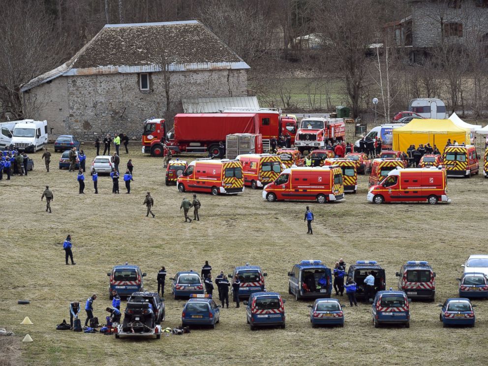 PHOTO:French emergency services workers and members of the French gendarmerie gather in Seyne, near the site where a Germanwings Airbus A320 crashed in the French Alps, March 24, 2015.