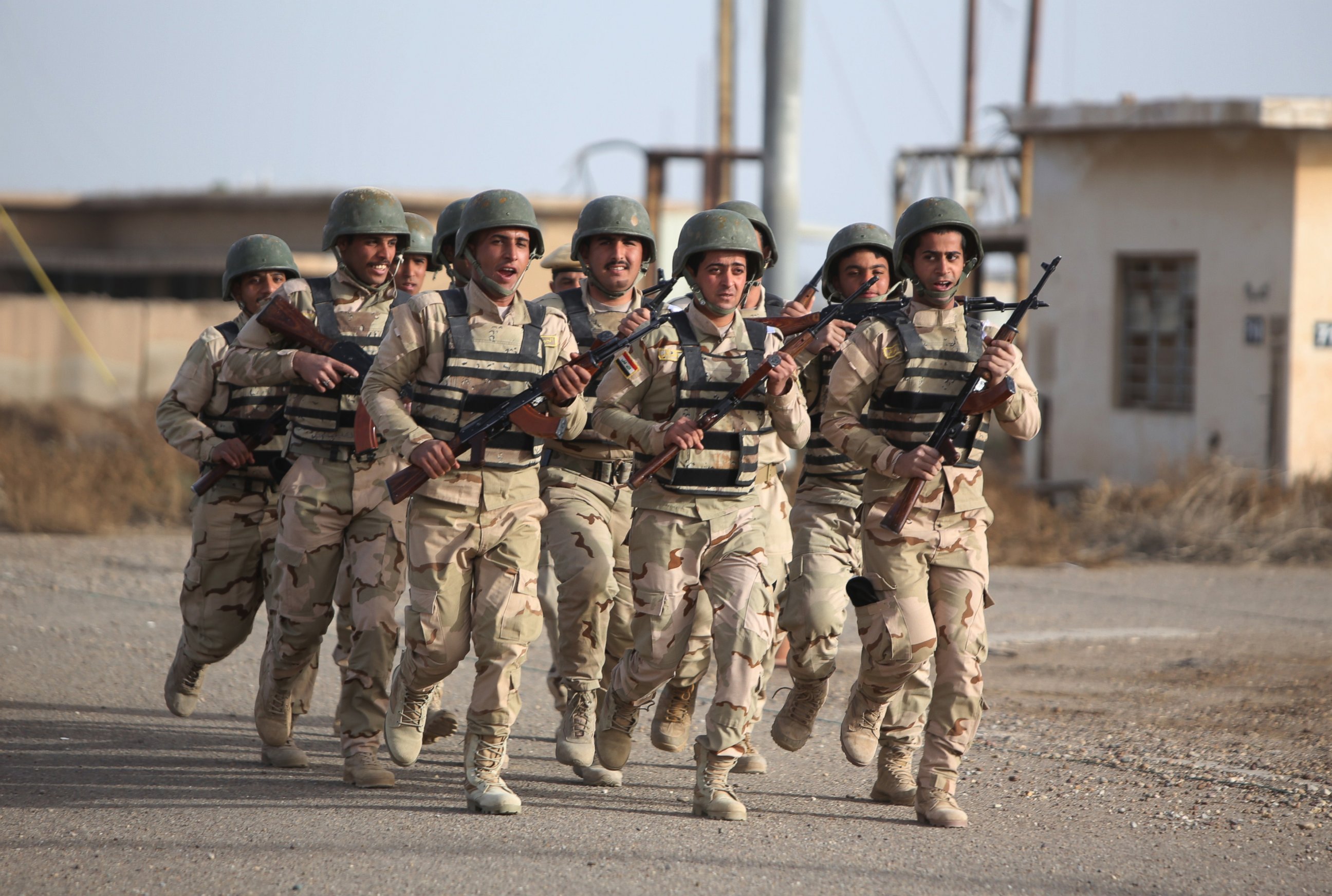 PHOTO: Iraqi soldiers take part in a training session, instructed by American and Iraqi military trainers, at the Taji base complex, located north of Baghdad on Jan. 7, 2015. 