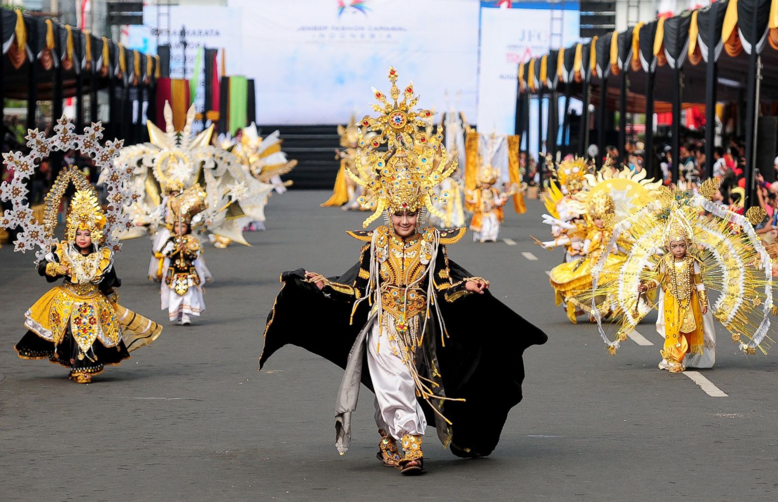 Outrageous Costumes Bring Life To Annual Fashion Carnival Photos