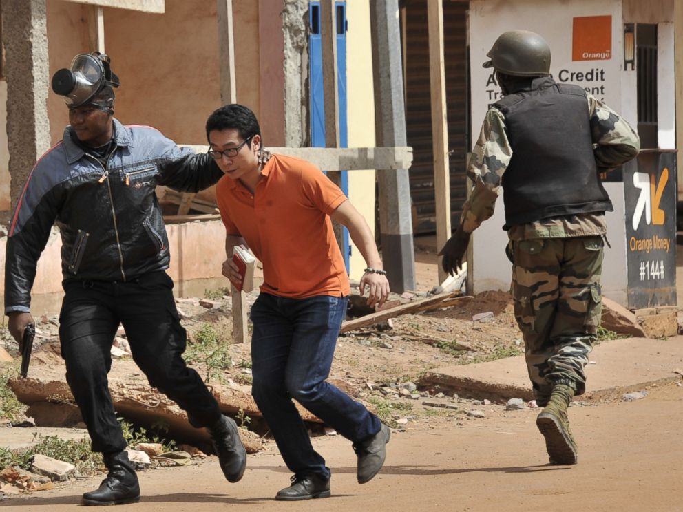 PHOTO: Malian security forces evacuate a man from an area surrounding the Radisson Blu hotel in Bamako, Mali, Nov. 20, 2015.