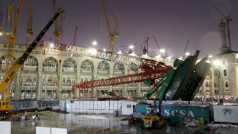 PHOTO: Several worshippers and others were injured when storms caused a crane to fall in Mecca's Grand Mosque, Sept. 11, 2015. 