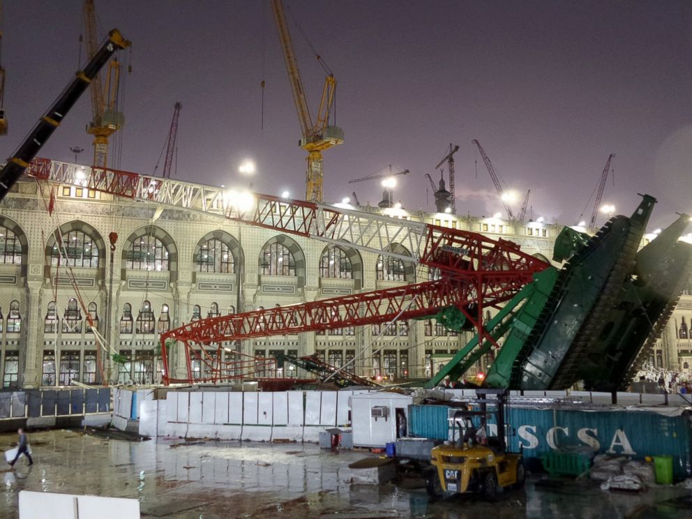 PHOTO: Several worshippers and others were injured when storms caused a crane to fall in Meccas Grand Mosque, Sept. 11, 2015.