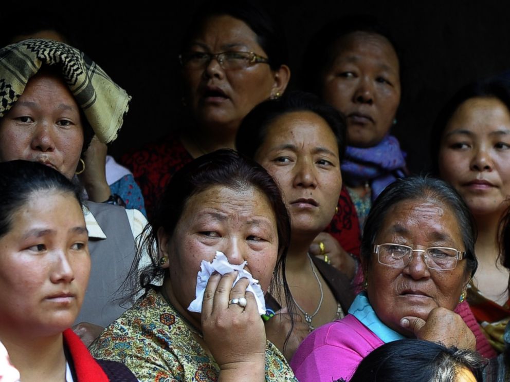 PHOTO: Relatives of a Mount Everest avalanche victim grieve during a cremation ceremony in Kathmandu on April 21, 2014.