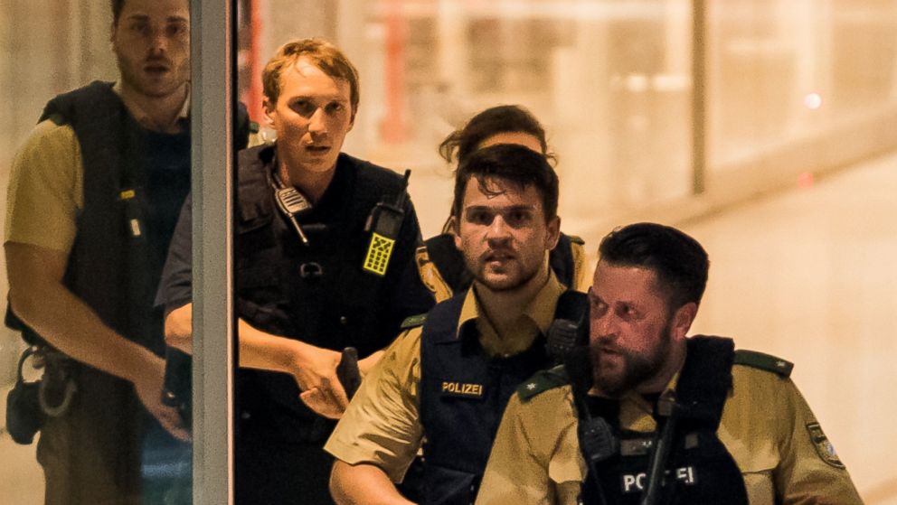 PHOTO: Police officers respond to a shooting at the Olympia Einkaufzentrum at July 22, 2016 in Munich. Police are hunting the attacker or attackers who are thought to be still at large.