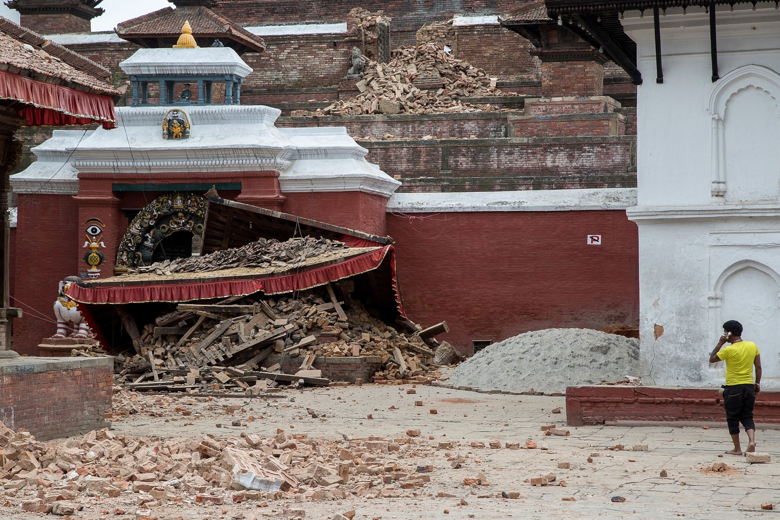 Tragic Earthquake Devastation In Nepal Photos Image 561 Abc News