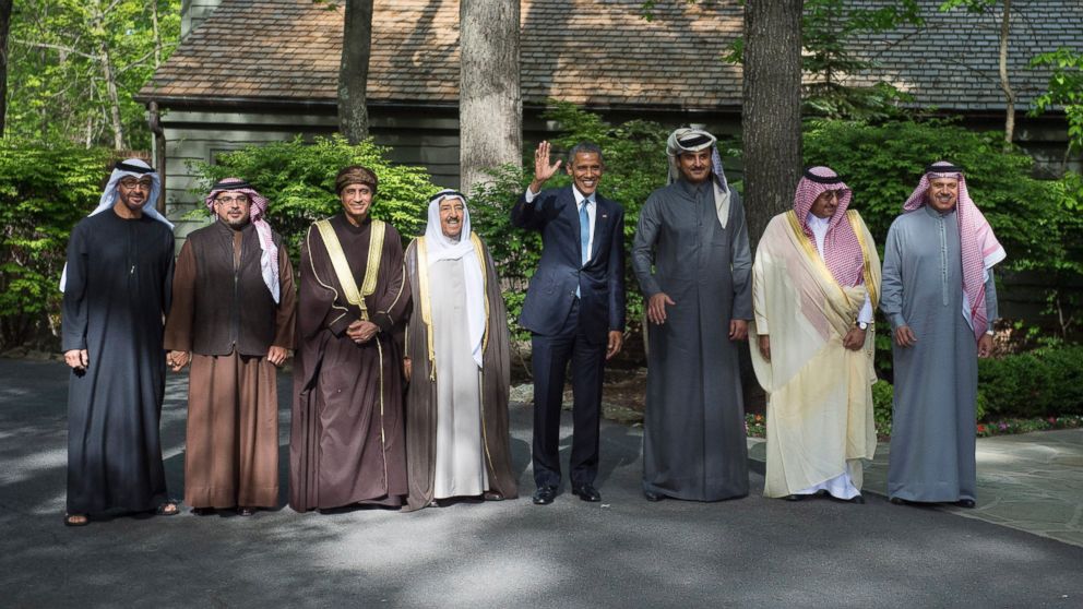 U.S. President Barack Obama waves alongside delegation leaders following the Gulf Cooperation Council-U.S. summit, May 14, 2015, at Camp David, Md. 