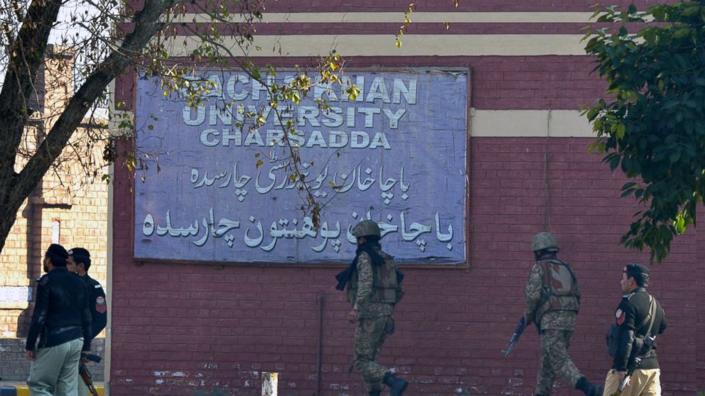 PHOTO: Pakistani army soldiers take part in search operation at the Bacha Khan University, Jan. 20, 2016.