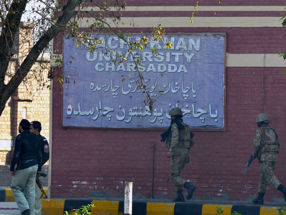 PHOTO: Pakistani army soldiers take part in search operation at the Bacha Khan University, Jan. 20, 2016.
