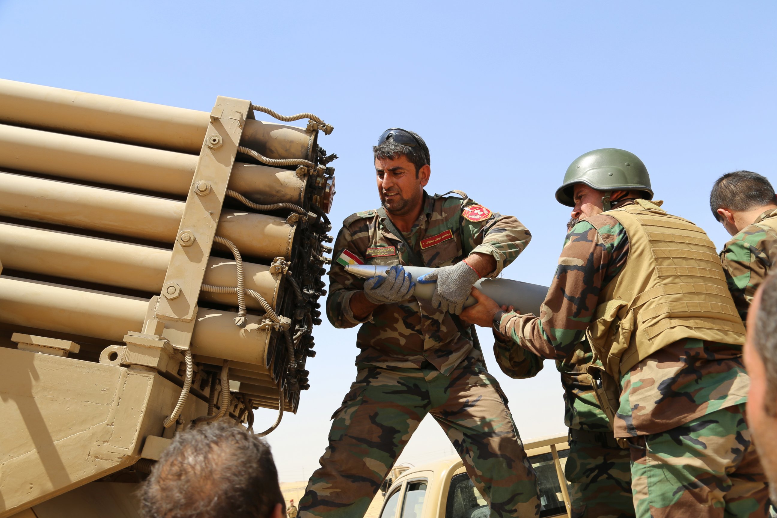 PHOTO: Kurdish peshmerga fighters load a missile launcher 