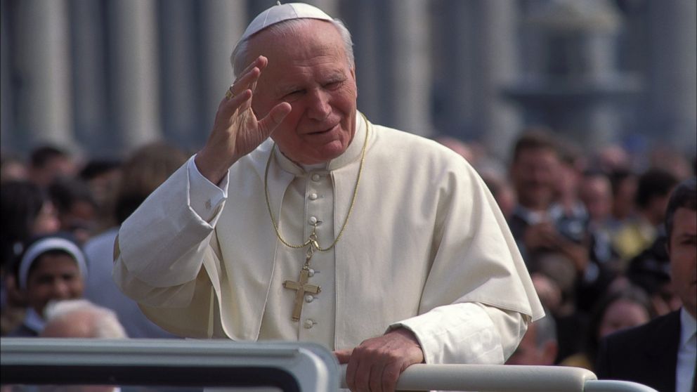 Jean Paul II in public audience at the gardens of San Petrus in Rome, April 5, 1995.  