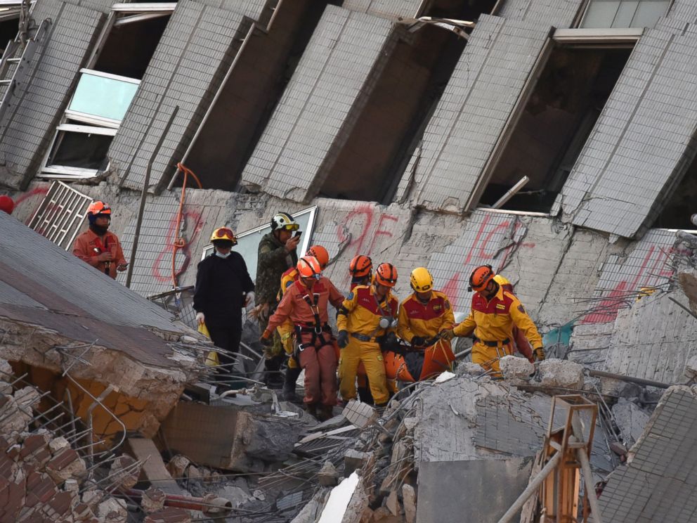 Video Shows Survivor Pulled From Debris Of Taiwan Earthquake Collapse 2 Days Later Abc News 