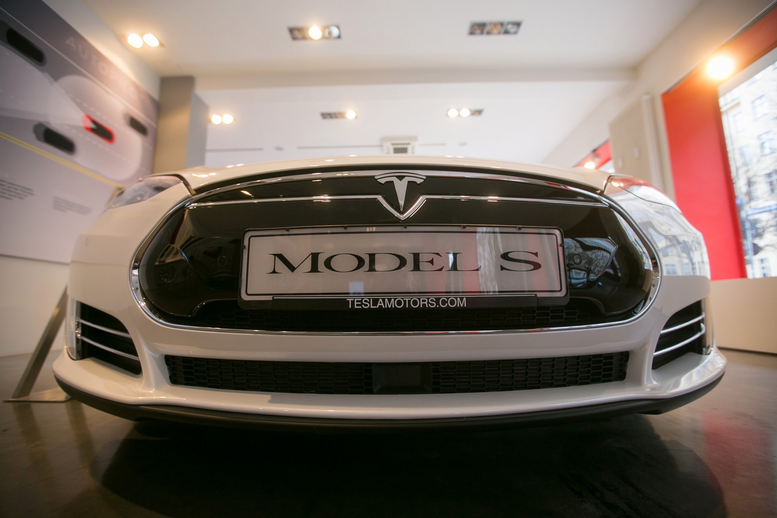 PHOTO: A Tesla Motors Inc. Model S P85 electric automobile sits on display inside a Tesla store in Munich, March 30, 2015. 