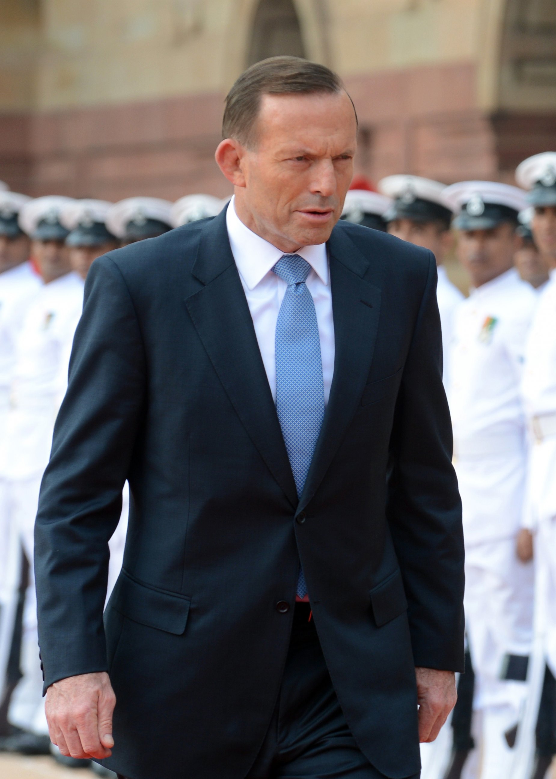 PHOTO: Australian Prime Minister Tony Abbott walks past an honor guard during a welcoming ceremony at the presidential palace in New Delhi, Sept. 5, 2014. 